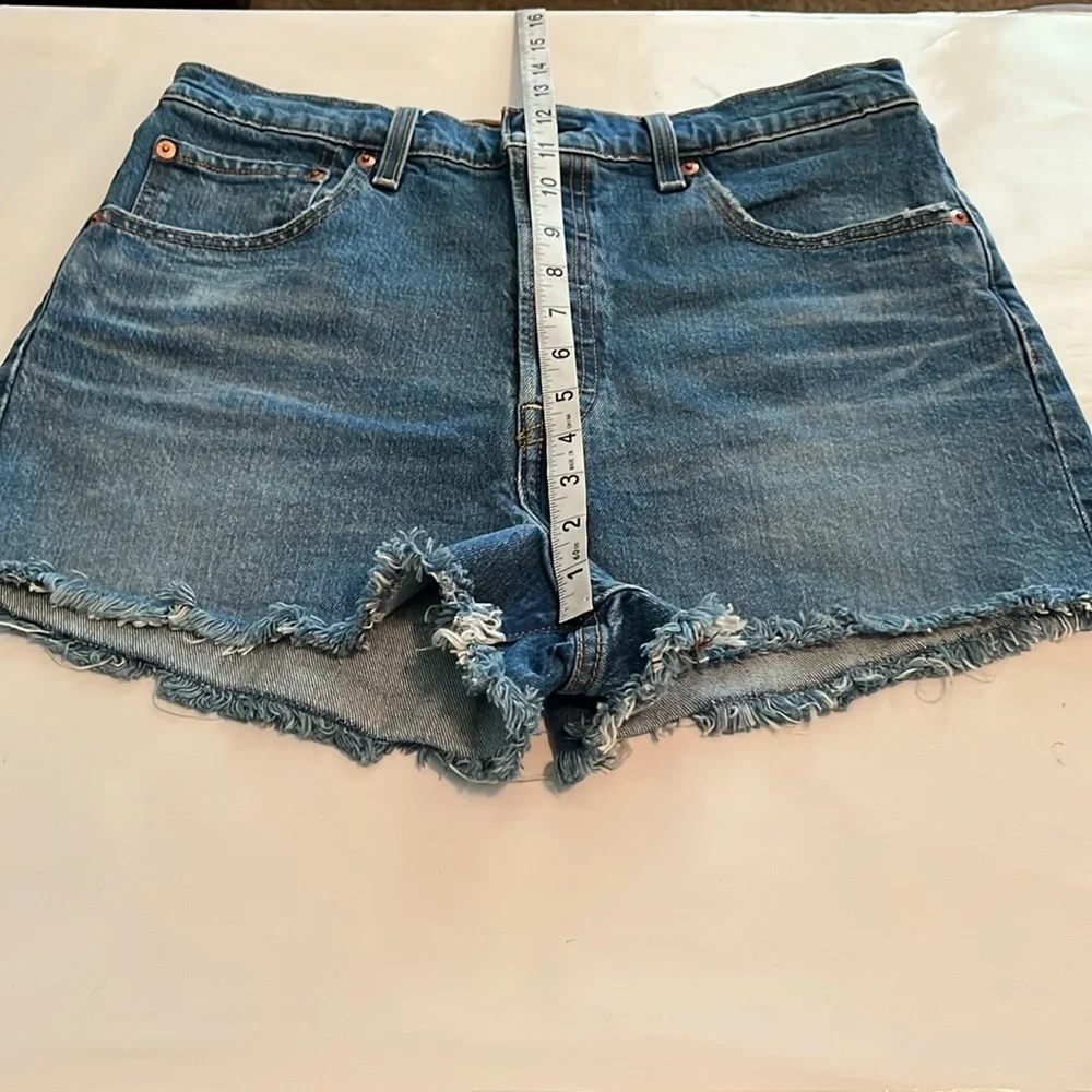 Levi’s Ribcage Shorts High Rise Size 31